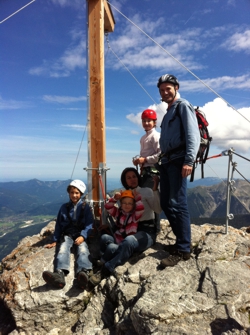 Familie am Klettersteig