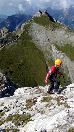 Kinder am Klettersteig